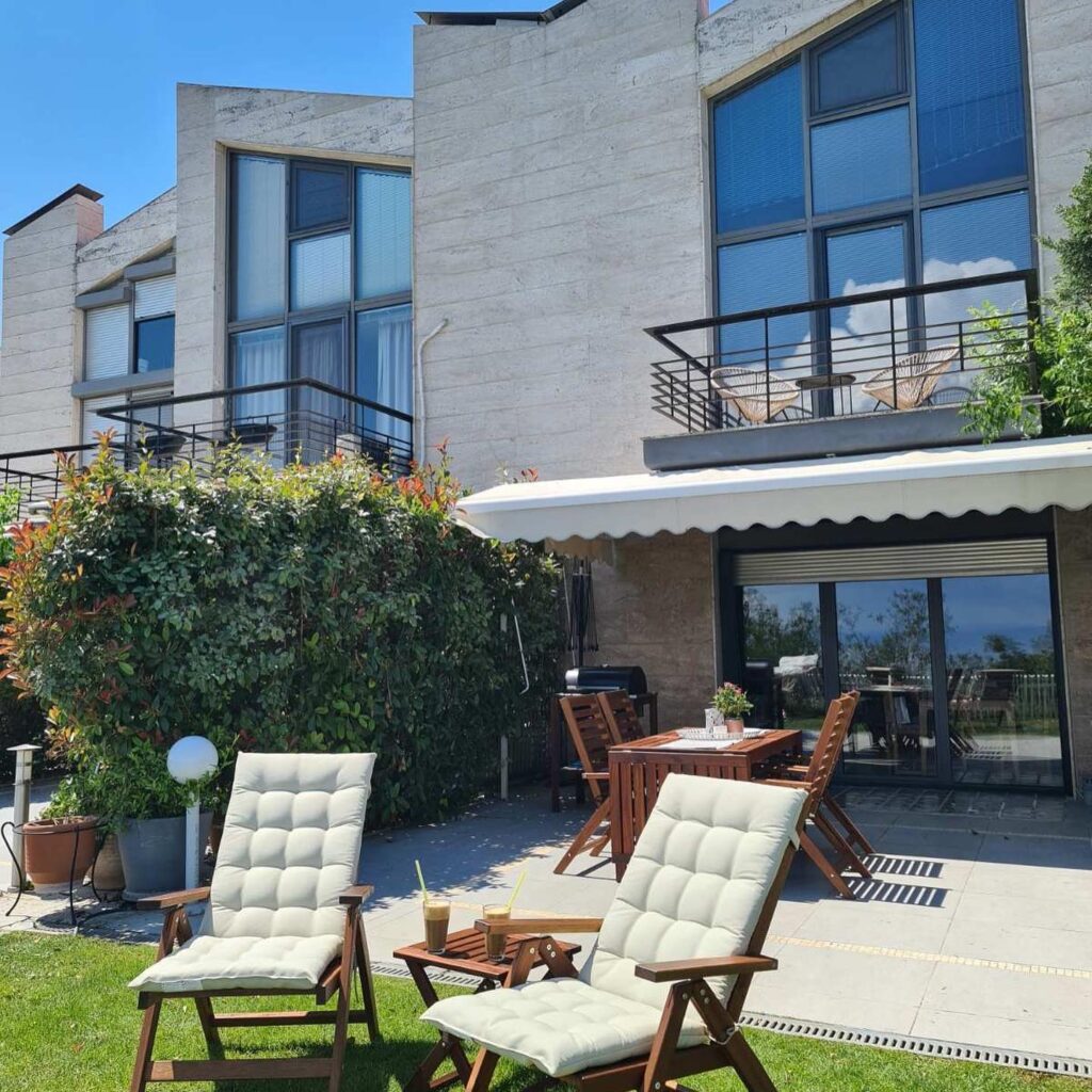 Jani’s Seaview Villa
