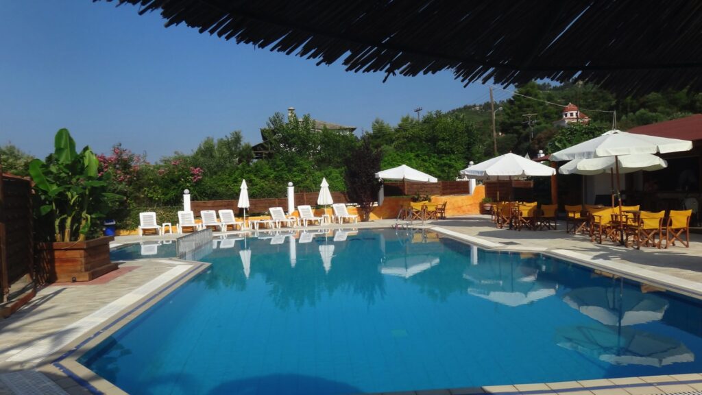 Leonidas Apartments and suites