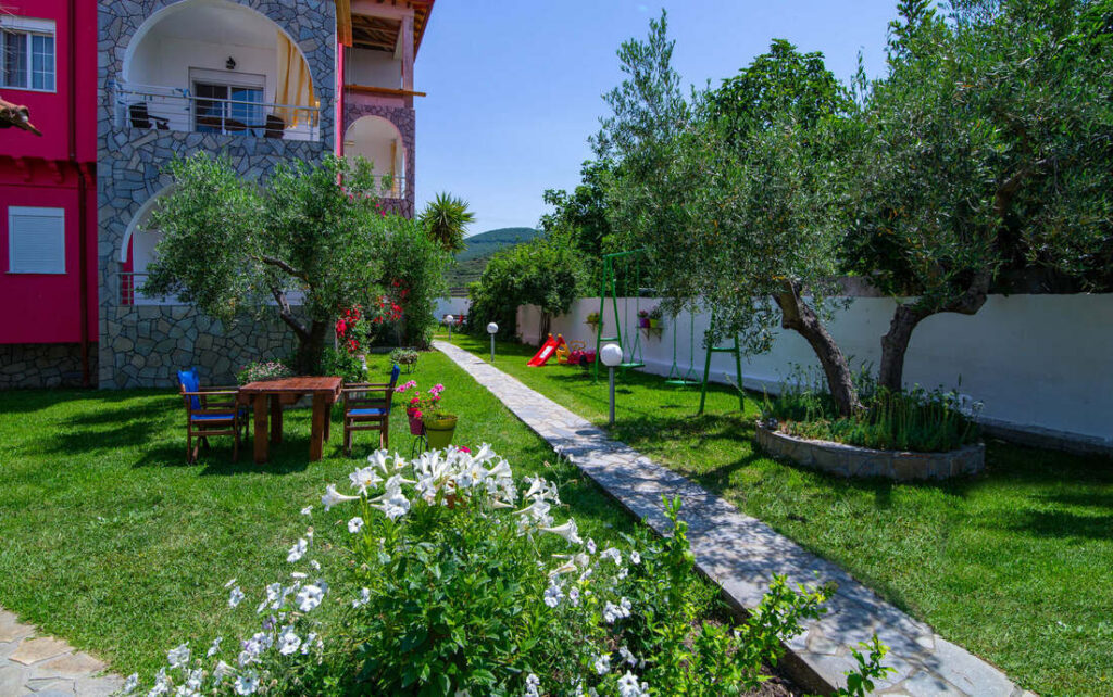 Toroni Paradise Studios