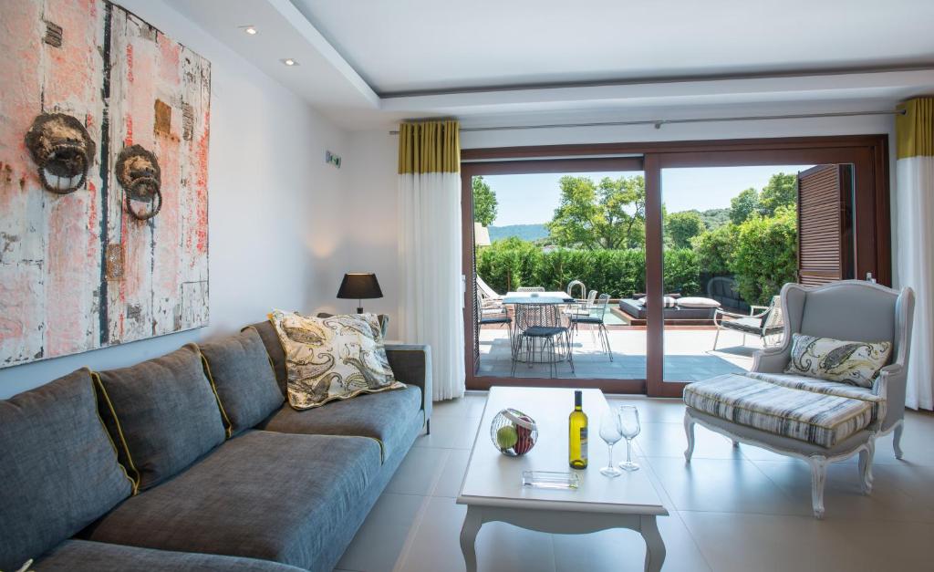 Avaton Luxury Beach Resort4