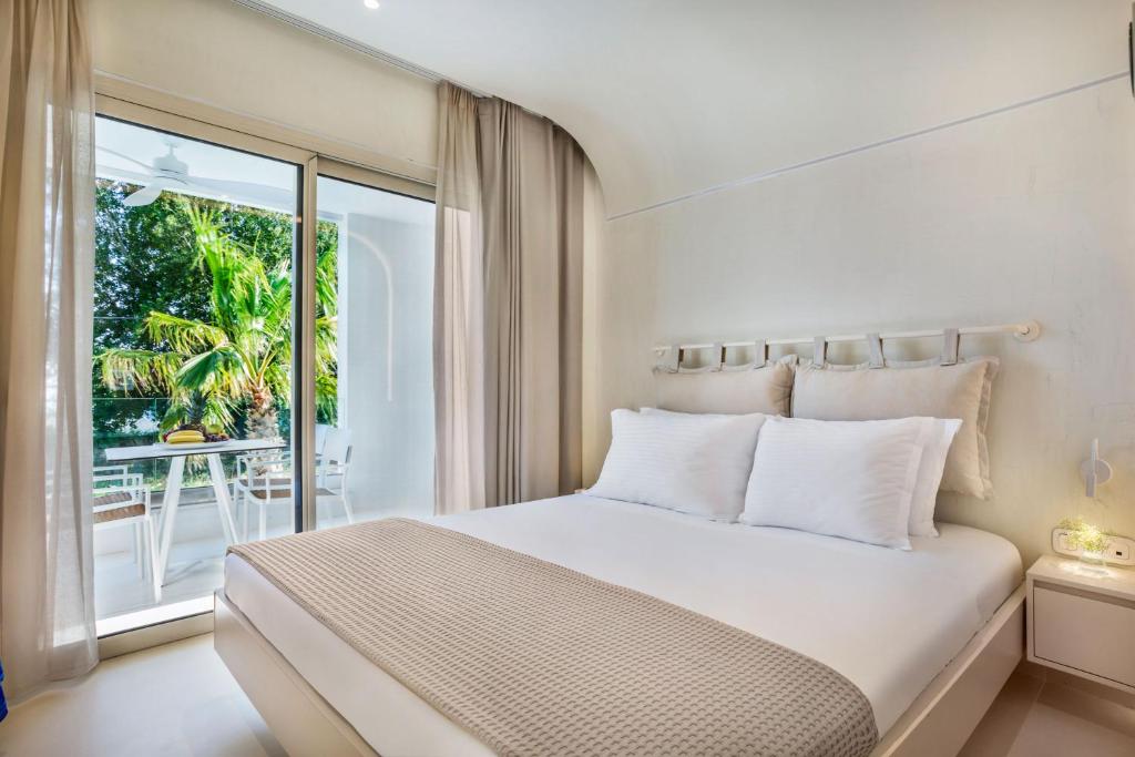 Cocoοns Luxury Suites &#038; Villas3