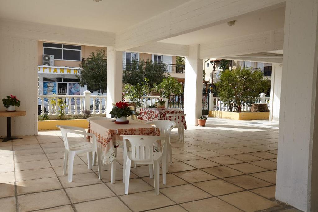Dionisos Roses6