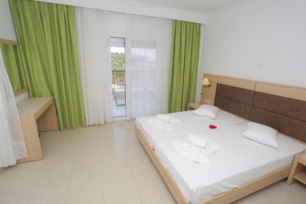 Hilltop Hotel5