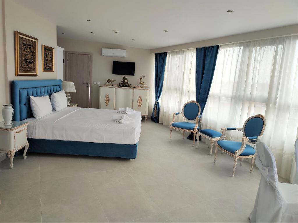 Light Blue Hotel6