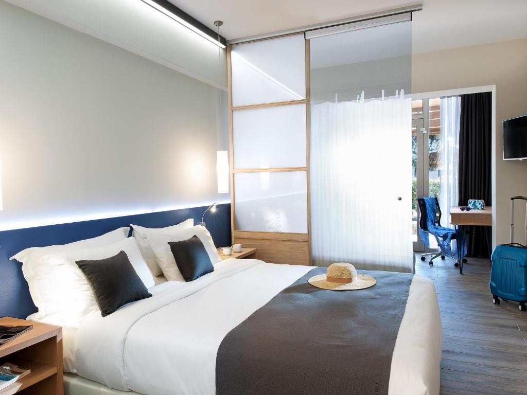 blue dolphin hotel4