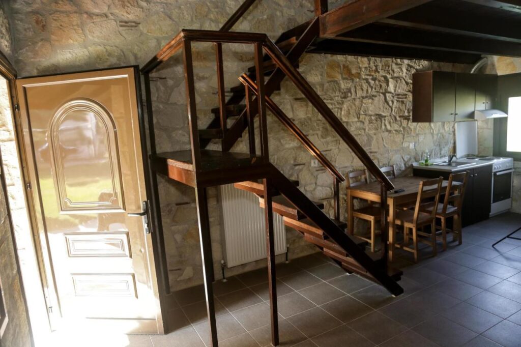 Gioulis Studios4
