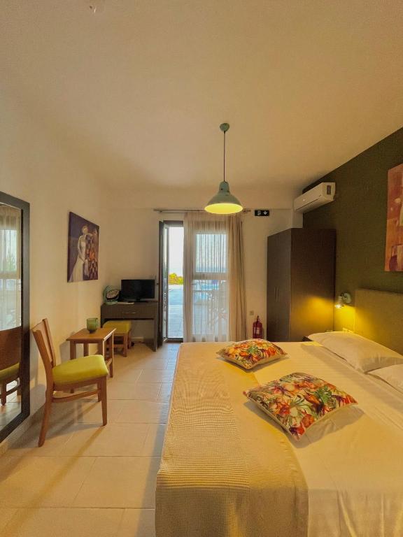 koumaros aparthotel