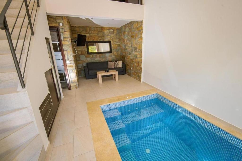 stone suites