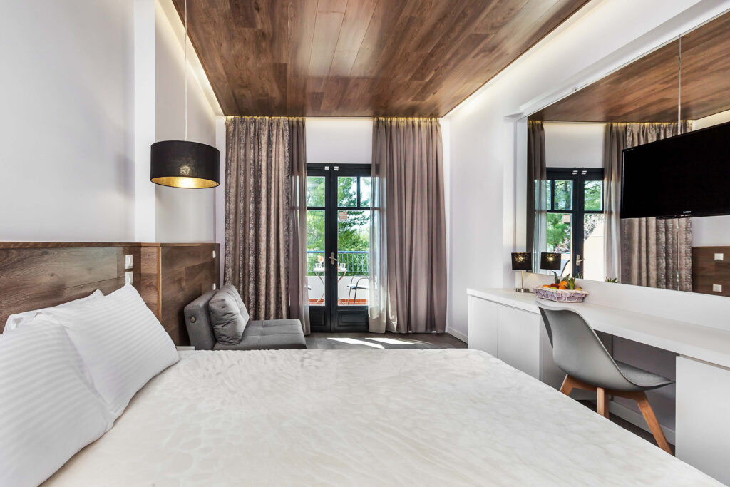 atrium-hotel-room