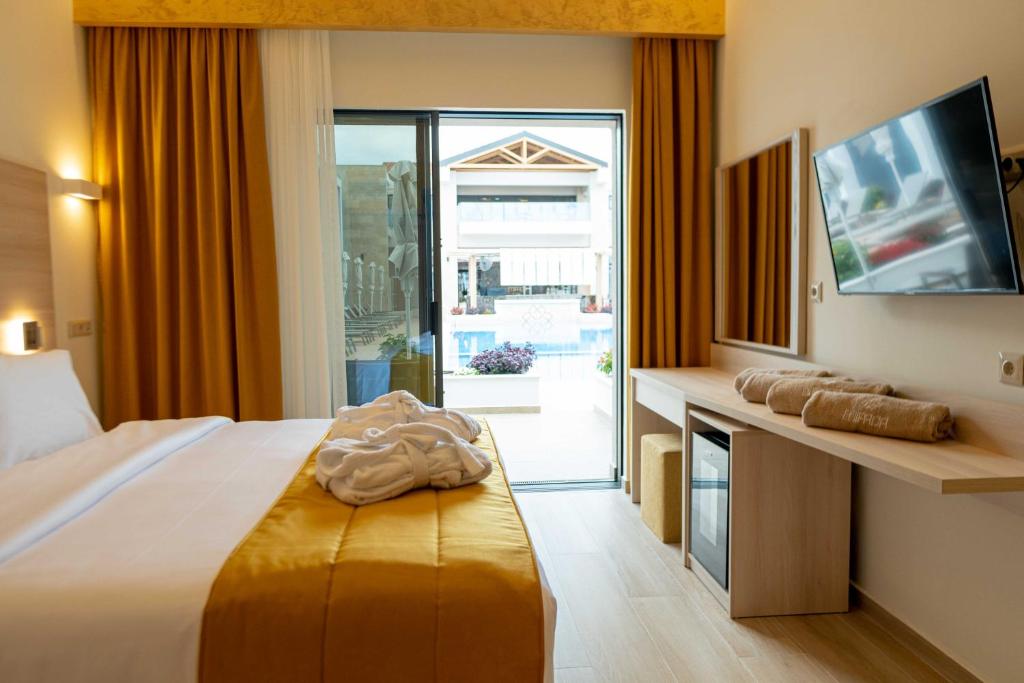 mirror hotel