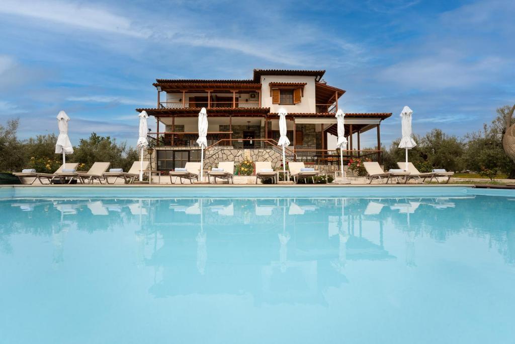 Kalisun Pool House